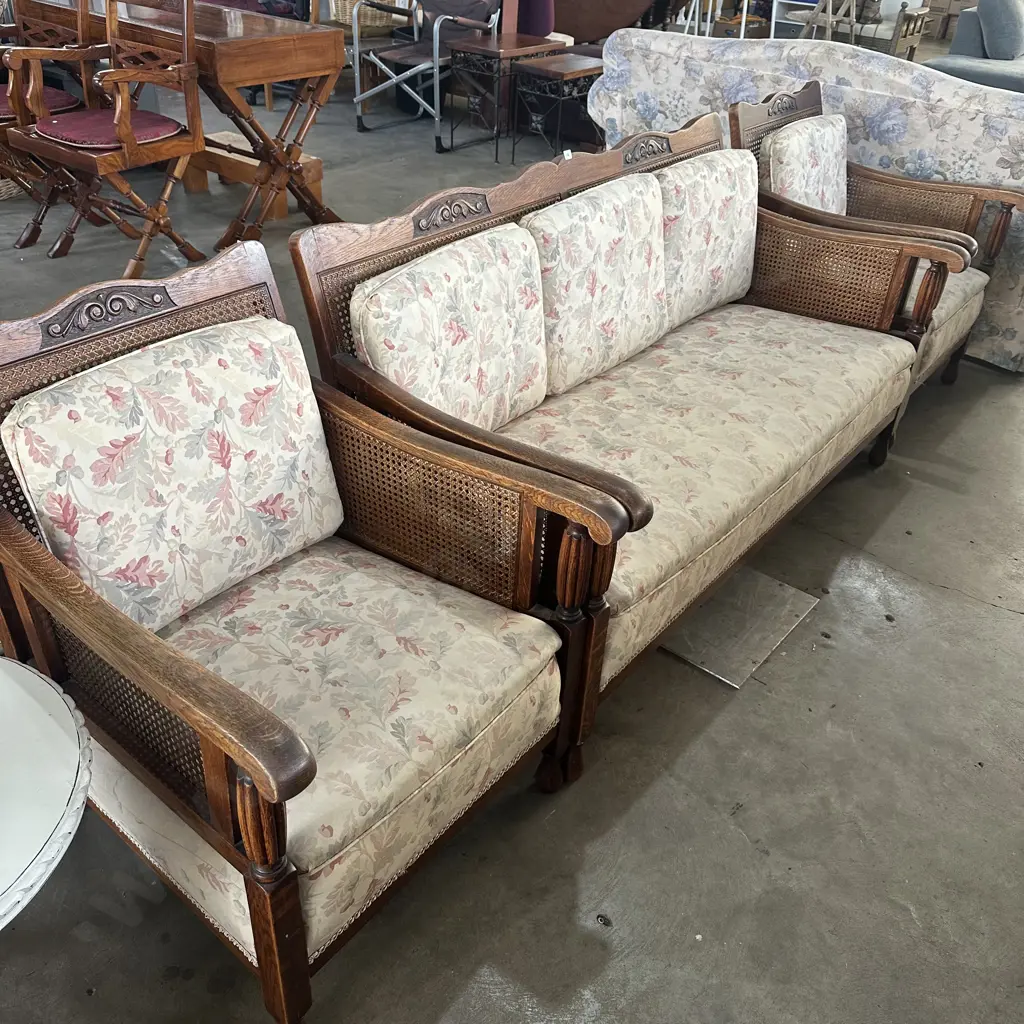 Carved Oak & wicker lounge suite in Sanderson Image 1++