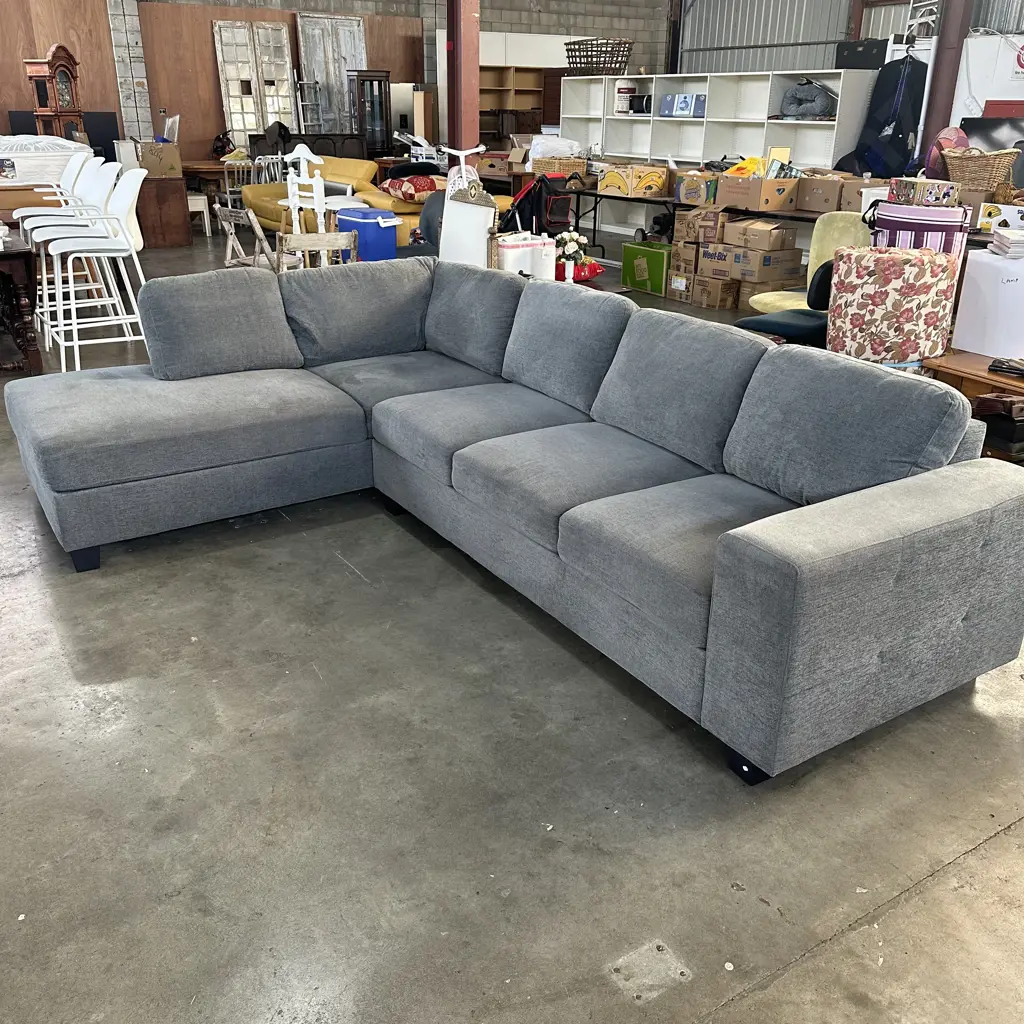 very tidy corner suite 2pc Image 1++