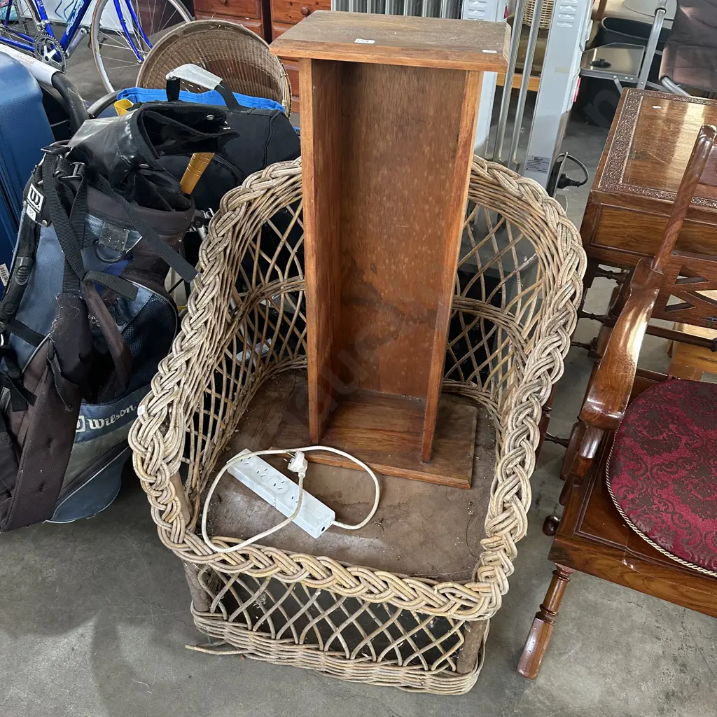 Rimu stand, wicker chair and plug Image 1++
