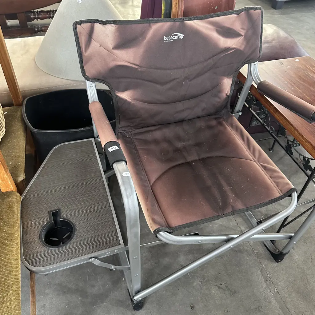 folding chair and bin Image 1++