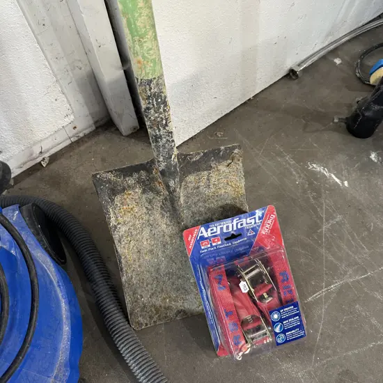 shovel and 500kg ties