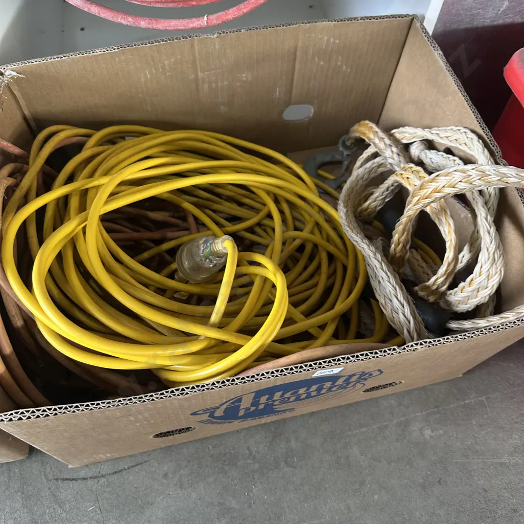 2 heavy duty leads and tow rope Image 1++