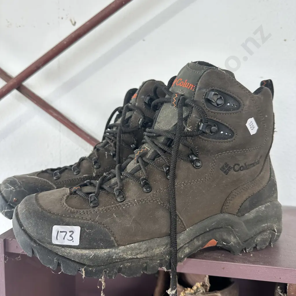 Columbia EUR43 hiking boots - good condition Image 1++