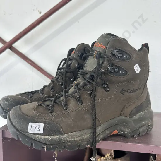 Columbia EUR43 hiking boots - good condition