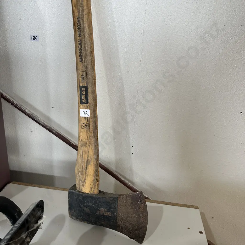 Atlas axe Image 1++