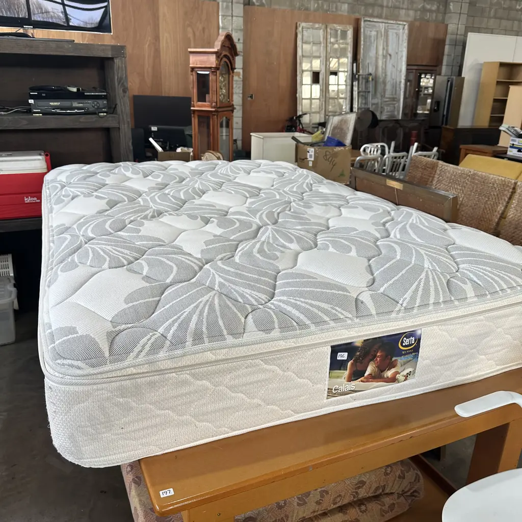 Tidy full length Serta double mattress Image 1++
