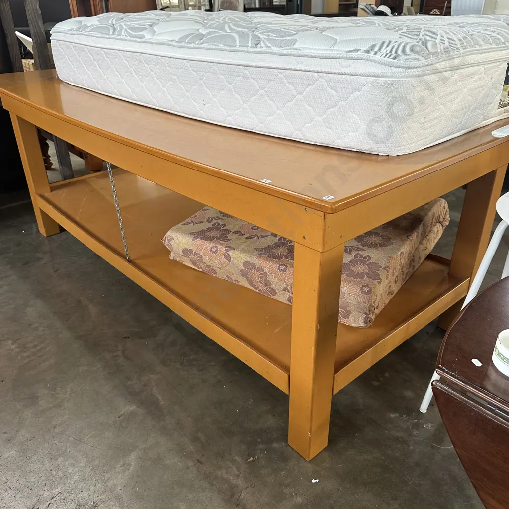 Large work bench (slight bow) Image 1++