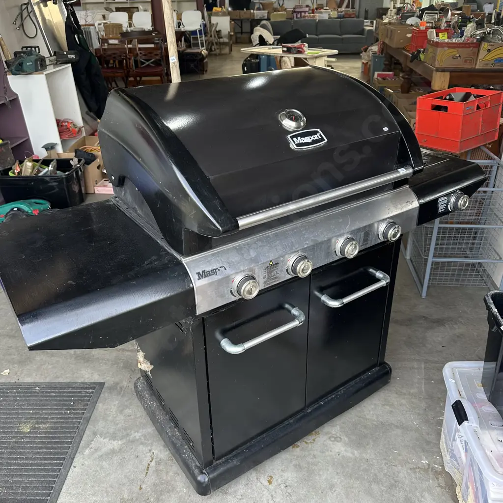 Very tidy large Masport BBQ Image 1++