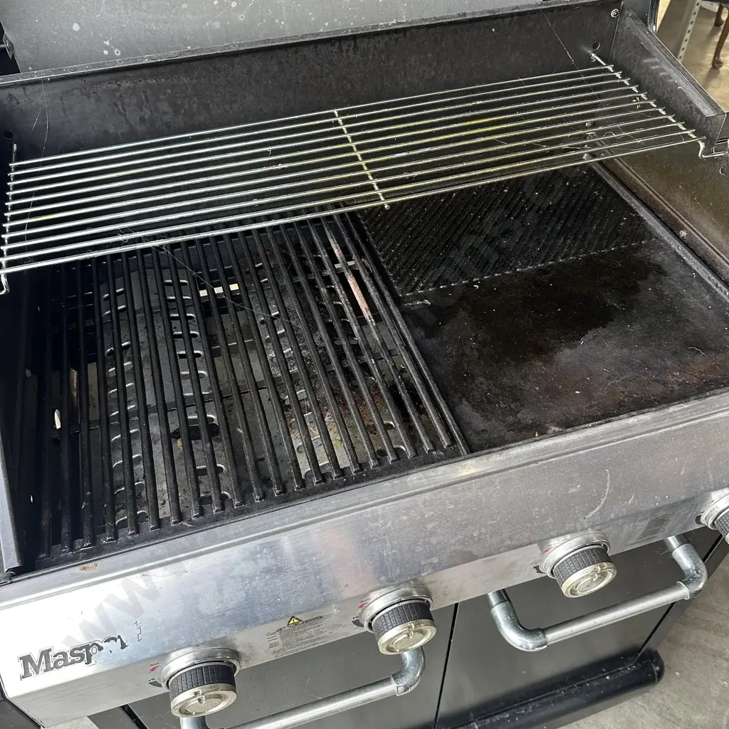Very tidy large Masport BBQ Image 1++