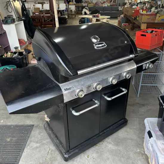 Very tidy large Masport BBQ