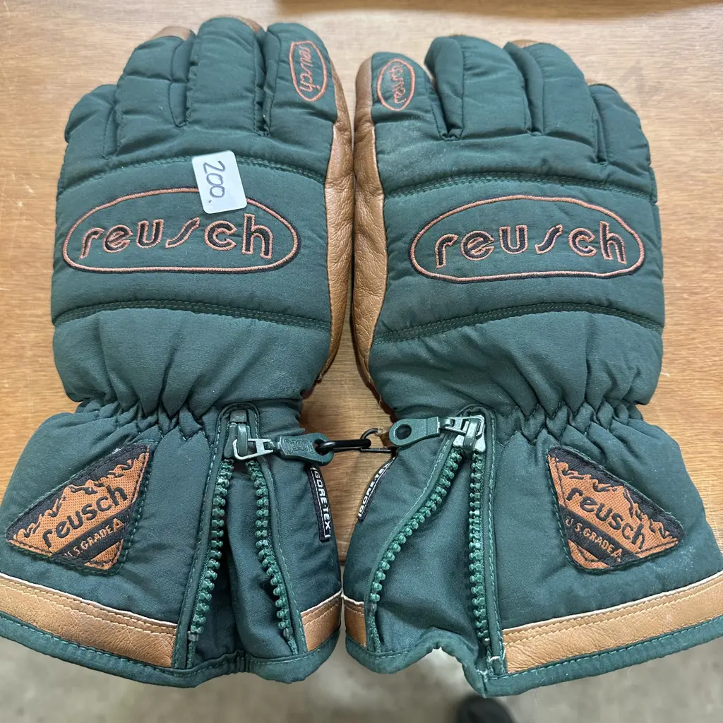 Reusch ski gloves. Image 1++
