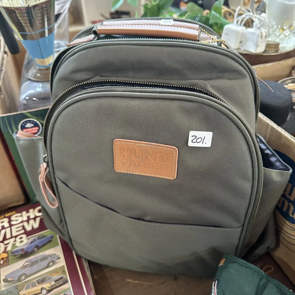 As new Hunt & Gather picnic cooler bag and contents. Image 1++