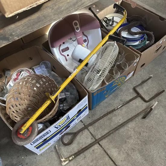 Bay lot of assorted items.