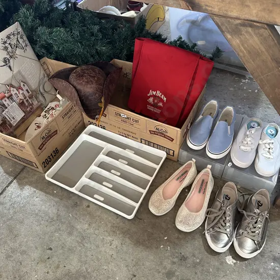 Bay lot coat hooks, Jim Beam bag, hat and shoes etc.