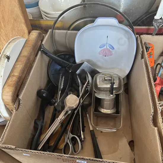 Box lot Temuka, utensils including pizza cutter etc.