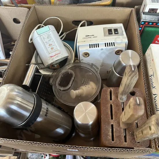 Box lot Breville kitchen wizz, vacuum flasks and mixer etc.