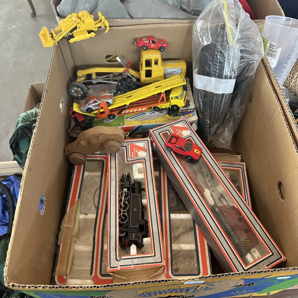 Boxed Lima models, train track, Fun hoe and matchbox toys etc. Image 1++