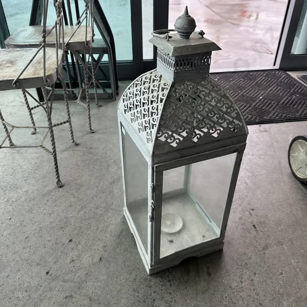large hurricane lantern Image 1++