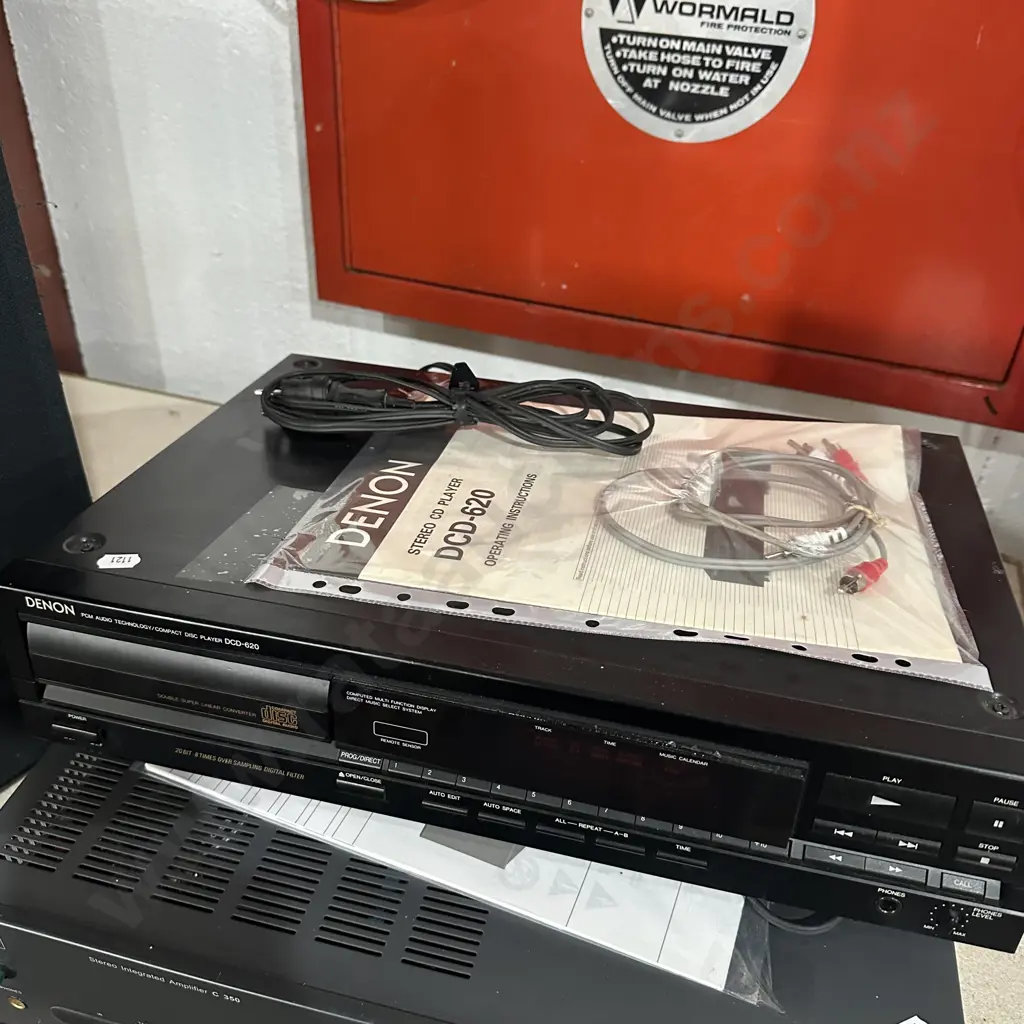 Denon stereo CD player Image 1++