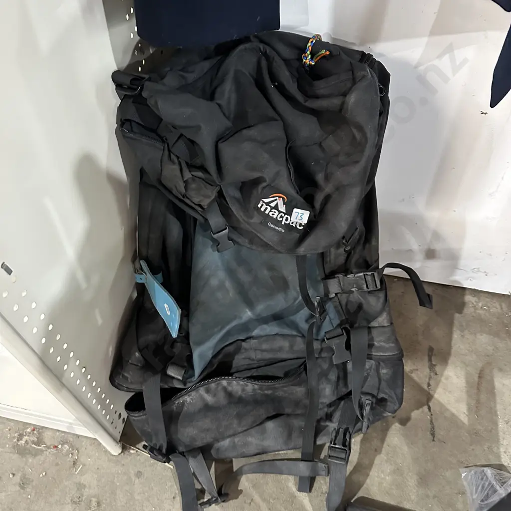 Macpac Pack & day bag Image 1++