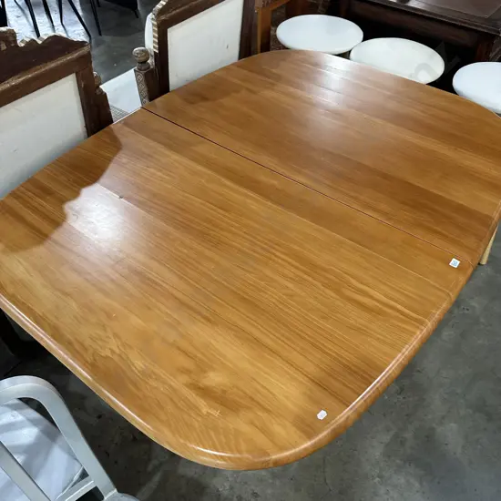 Rimu dining table by Sorenson furniture NZ