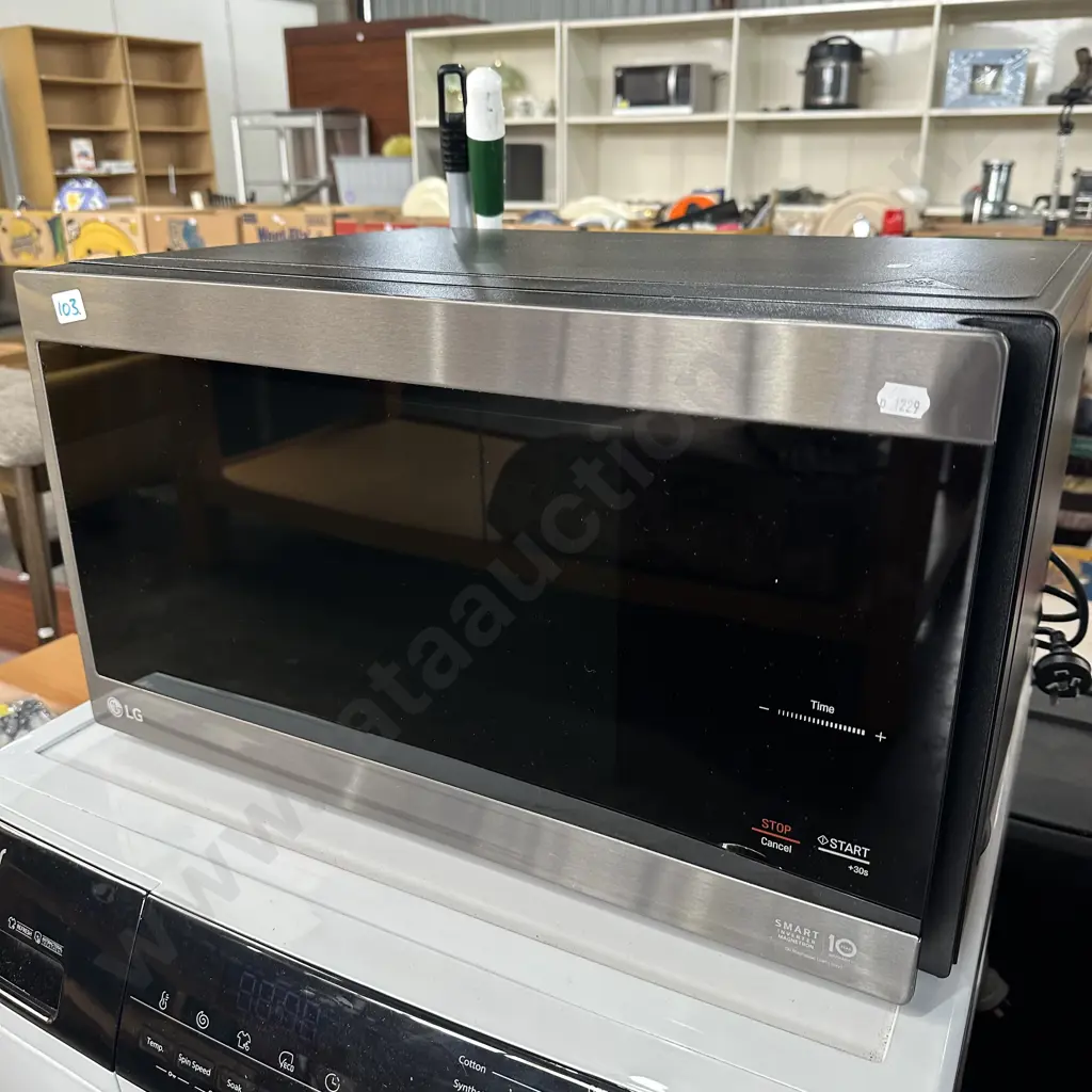 LG microwave Image 1++