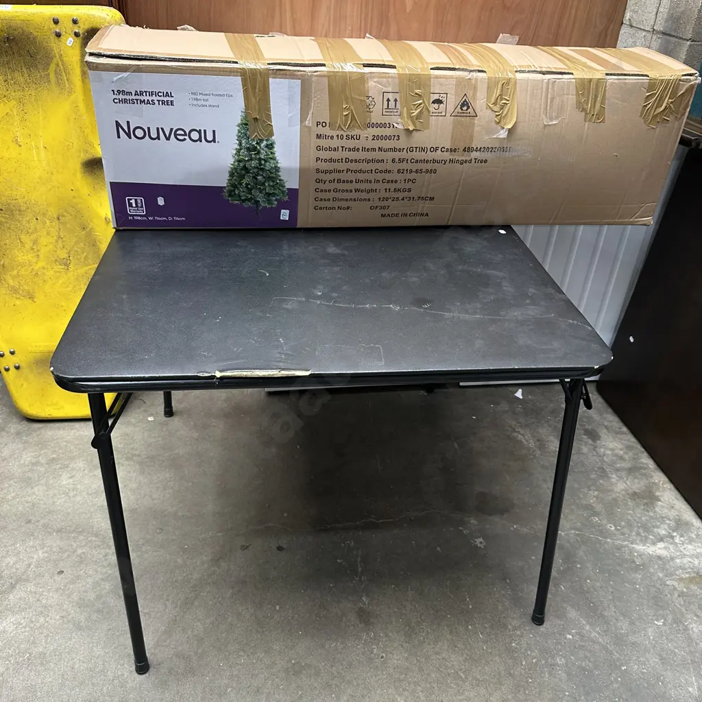 xmas tree and folding table Image 1++