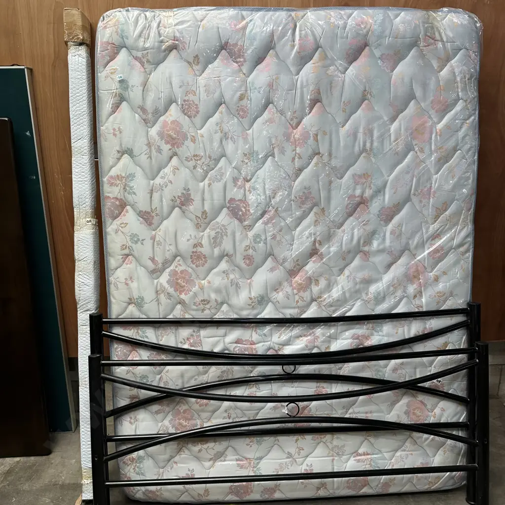 Queen size bed Image 1++