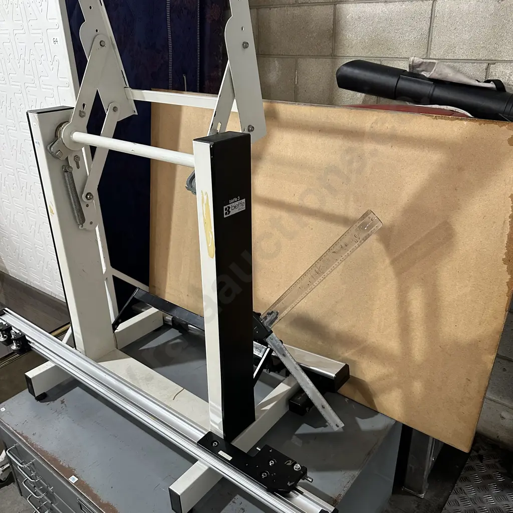 Italian "Bieffe" free standing adjustable droughtsmans board with Linertek Image 1++