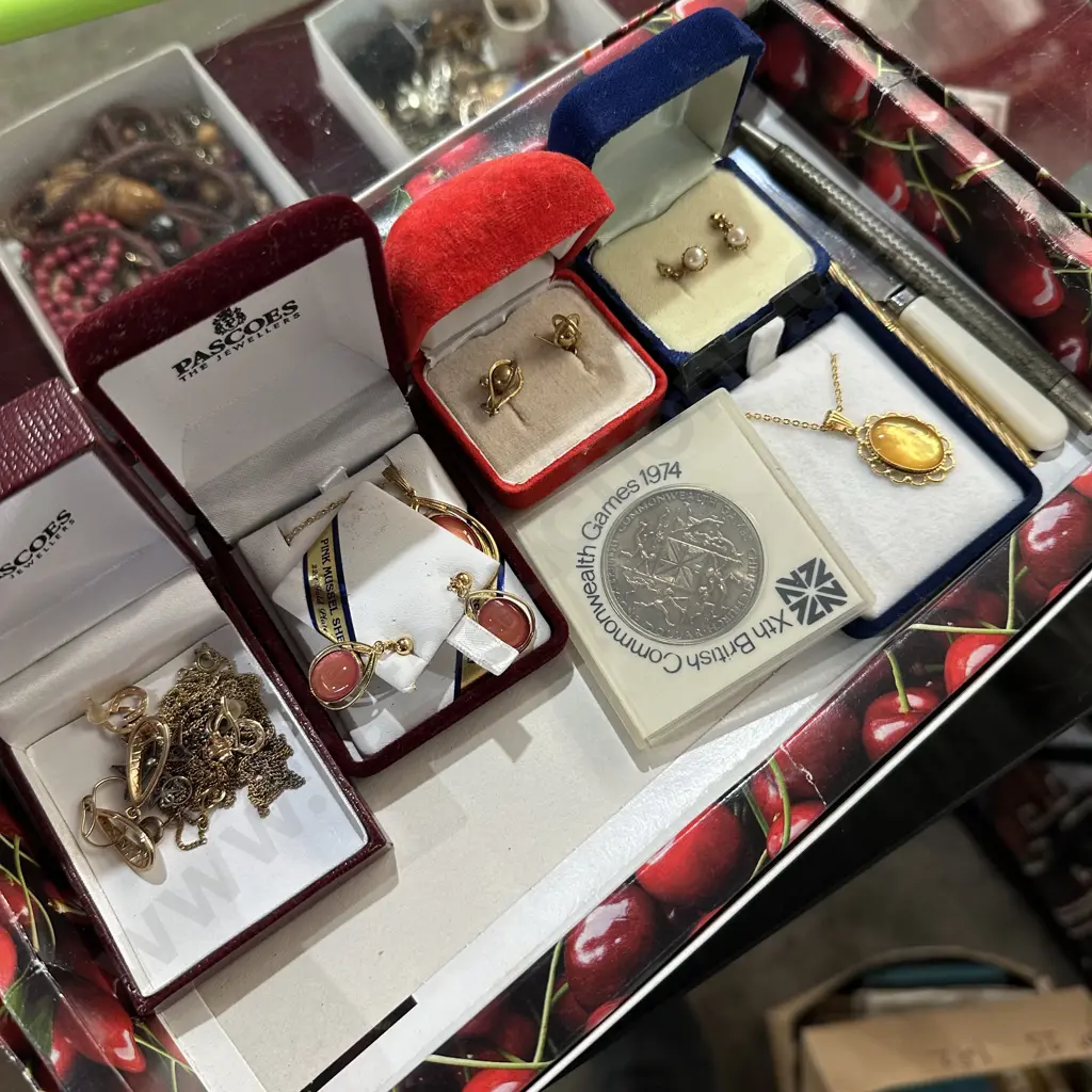 earings, necklases, coin, pens etc Image 1++