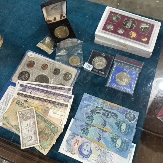 Coin and bank note collection