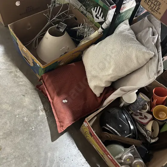 Bay lot of assorted items.