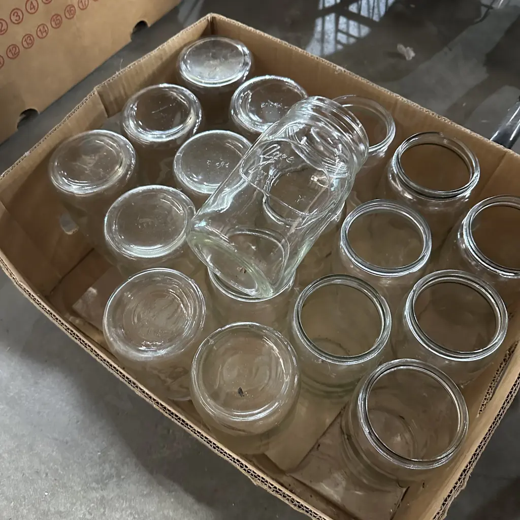 Box lot with nine Large Agee jars plus others. Image 1++