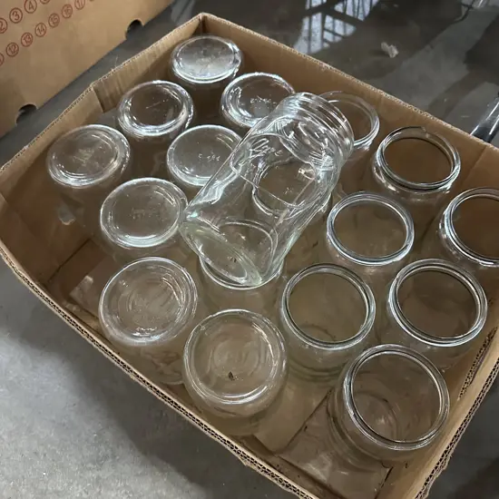 Box lot with nine Large Agee jars plus others.