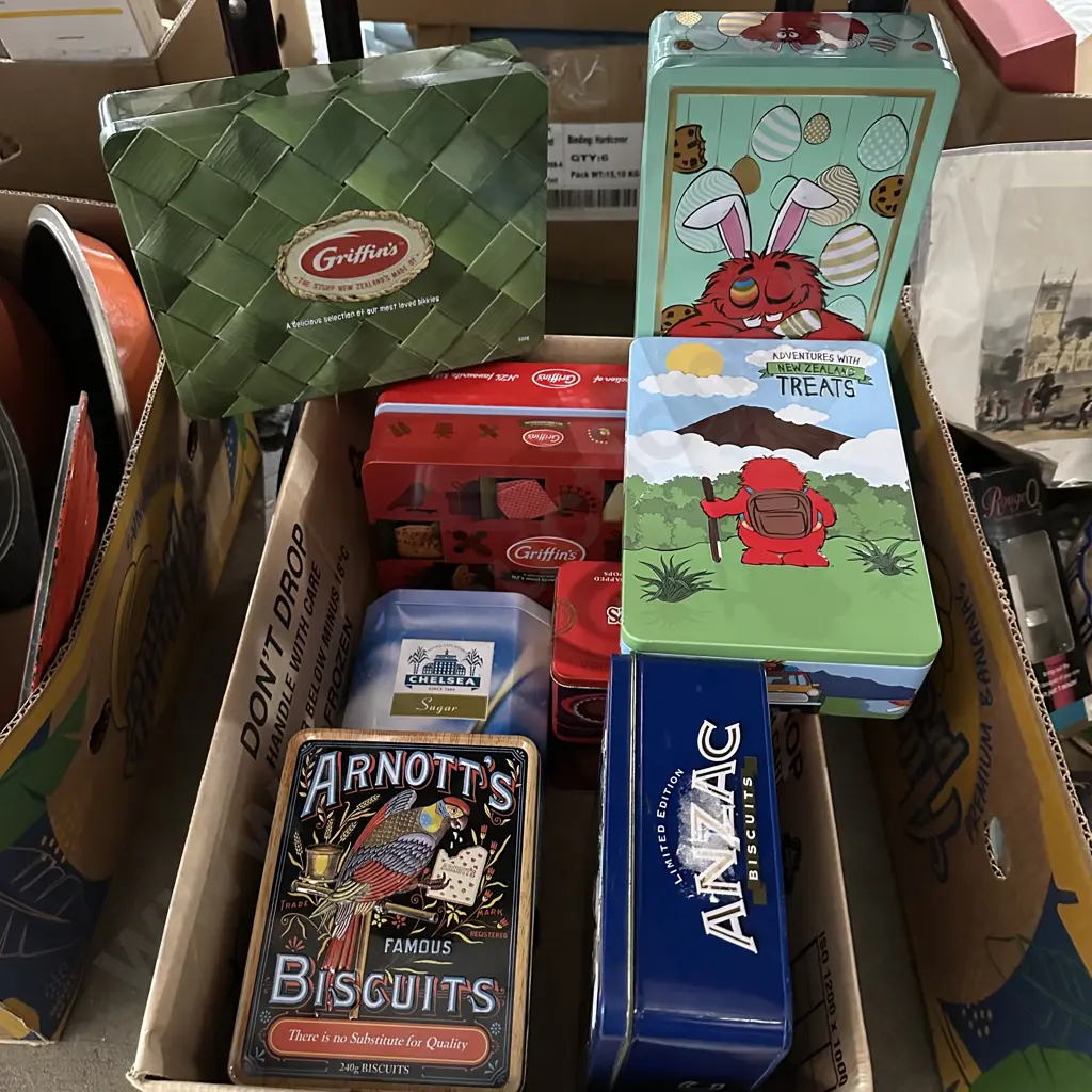Box lot of collectable modern tins. Image 1++