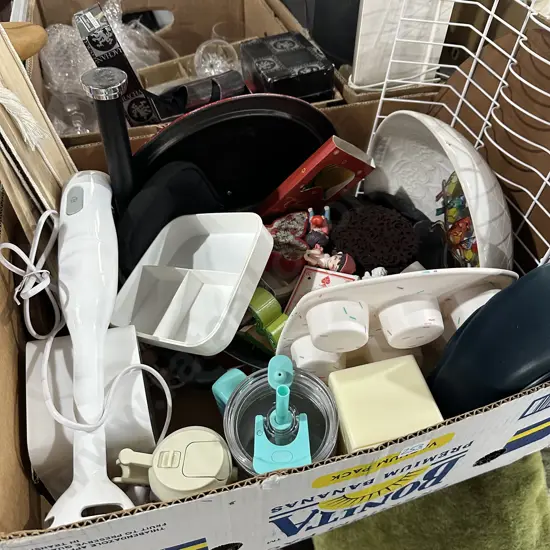Box lot of assorted kitchen items including stick blender, placemats etc.
