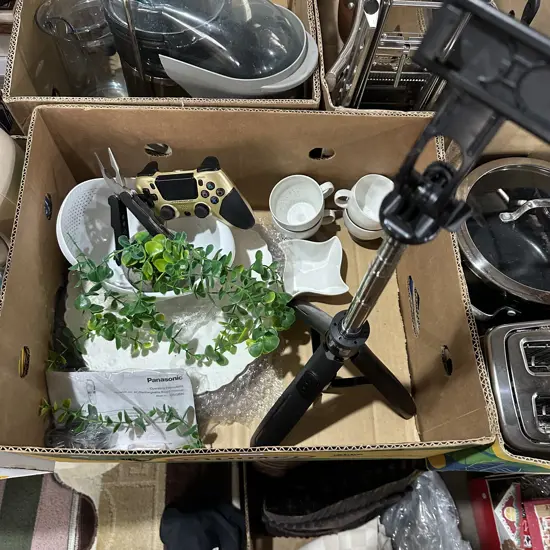 Box lot phone tri-pod, gaming controller plus pocket tool knife etc.