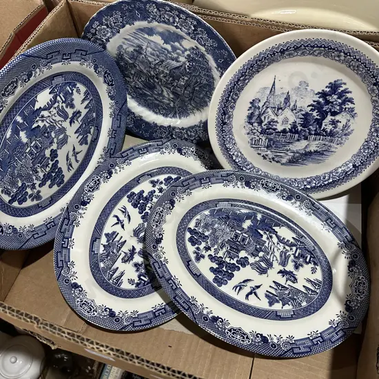 Box lot blue and white china including Churchill.