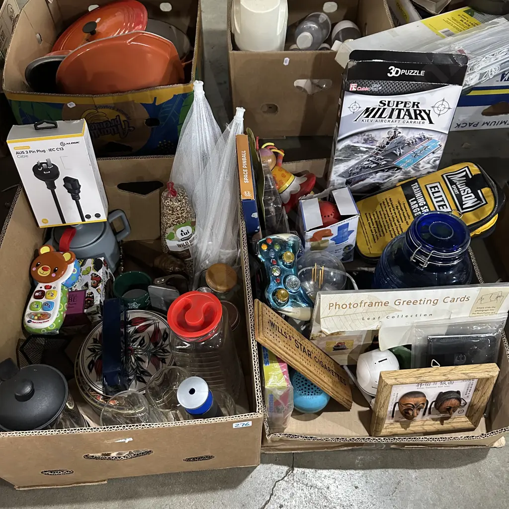 Two boxes of assorted items. Image 1++