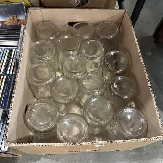 Box lot of sixteen Agee jars.