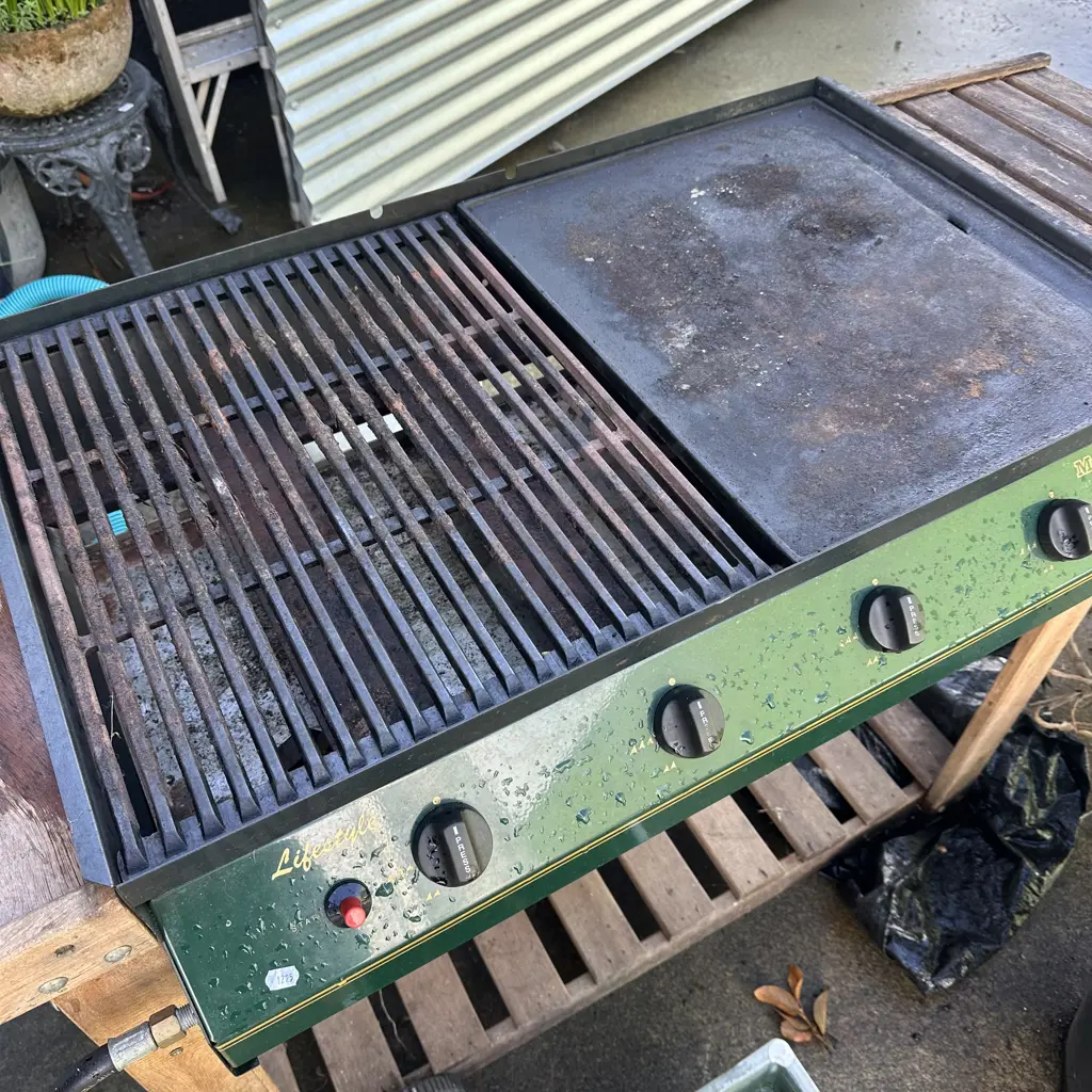 Masport 4 burner BBQ and bottle Image 1++