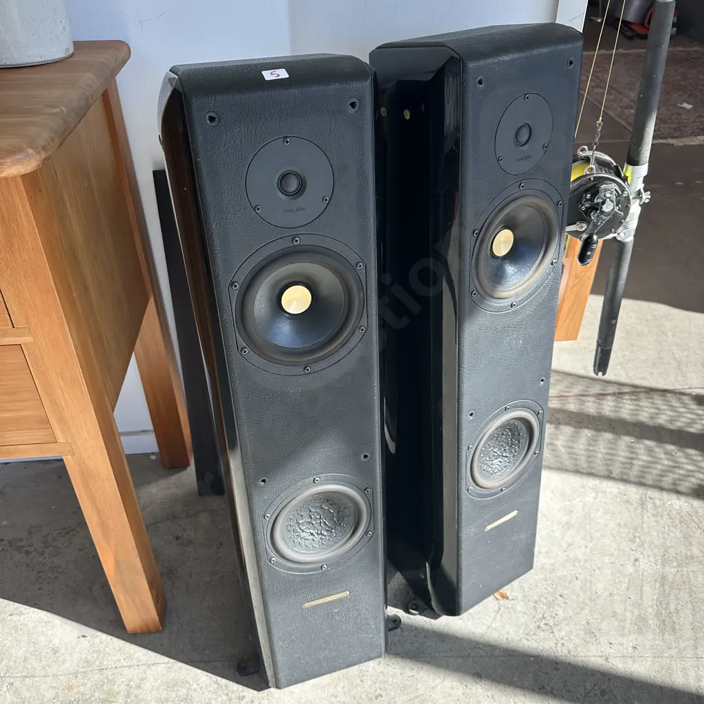 Pr of Italian Sonus Faber handcrafted floorstanding  loudspeakers Image 1++