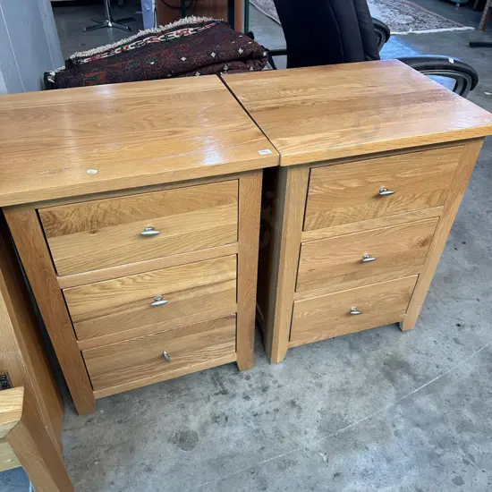 Pr Oak bed side drawers