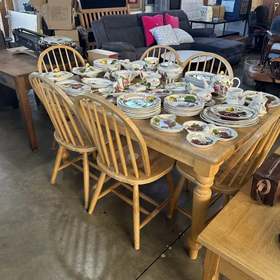 solid wood dinning table and 6 spindle back chairs