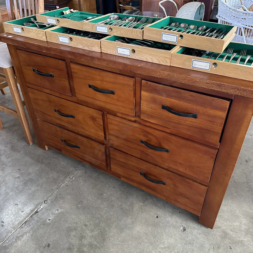 Side board Image 1++