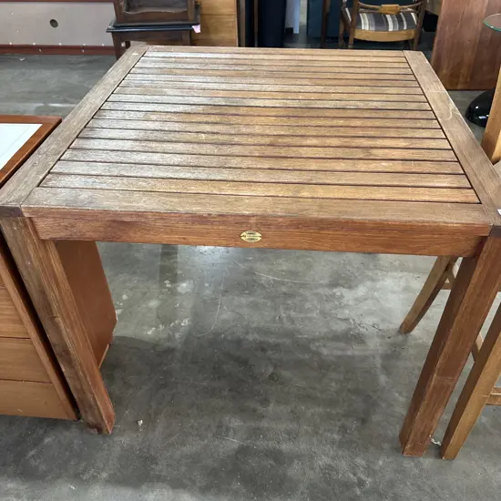 solid outdoor table 900 x 900