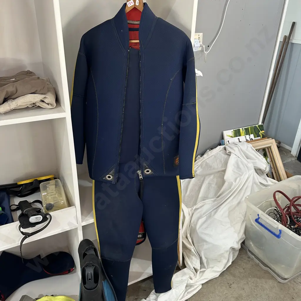 dive suit plus fins, belt, snorkles, knife etc Image 1++