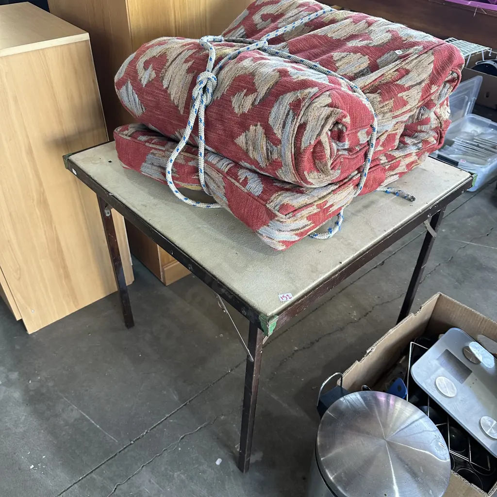 bench seat cushion & card table Image 1++