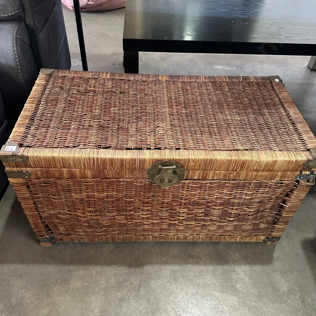 wicker trunk Image 1++