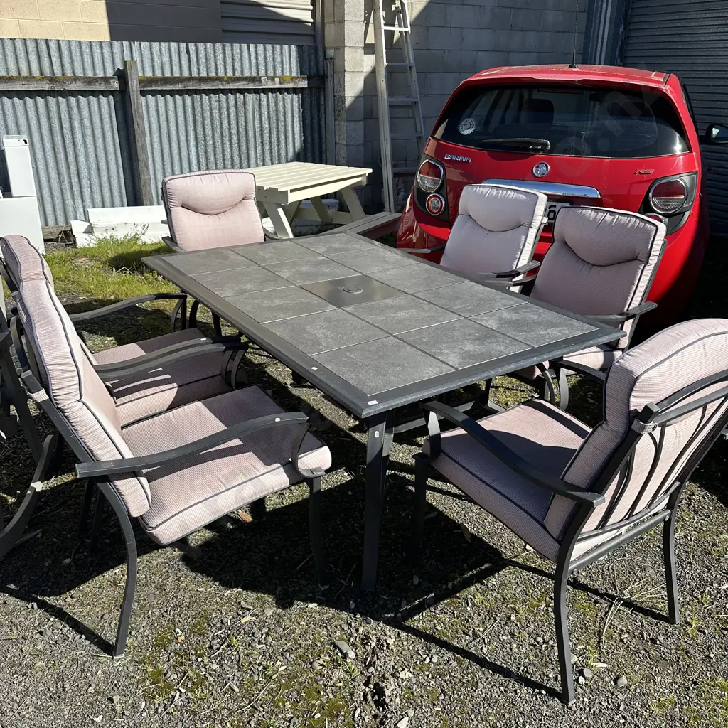 outdoor table and 6 chairs Image 1++